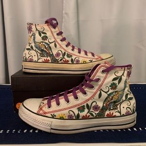 🔥 SOLD 🔥Women’s Floral Converse Chuck Taylor